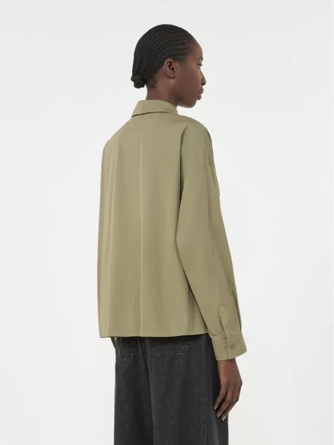 Asymmetrisk skjorta i tvättad bomull, khaki Asymmetrisk skjorta i tvättad bomull, khaki