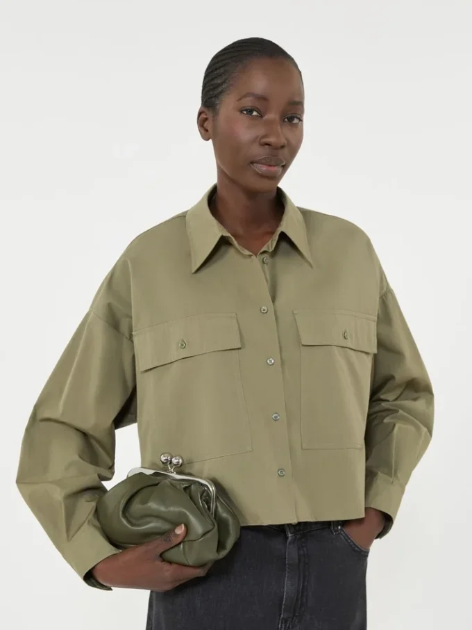 Asymmetrisk skjorta i tvättad bomull, khaki Asymmetrisk skjorta i tvättad bomull, khaki