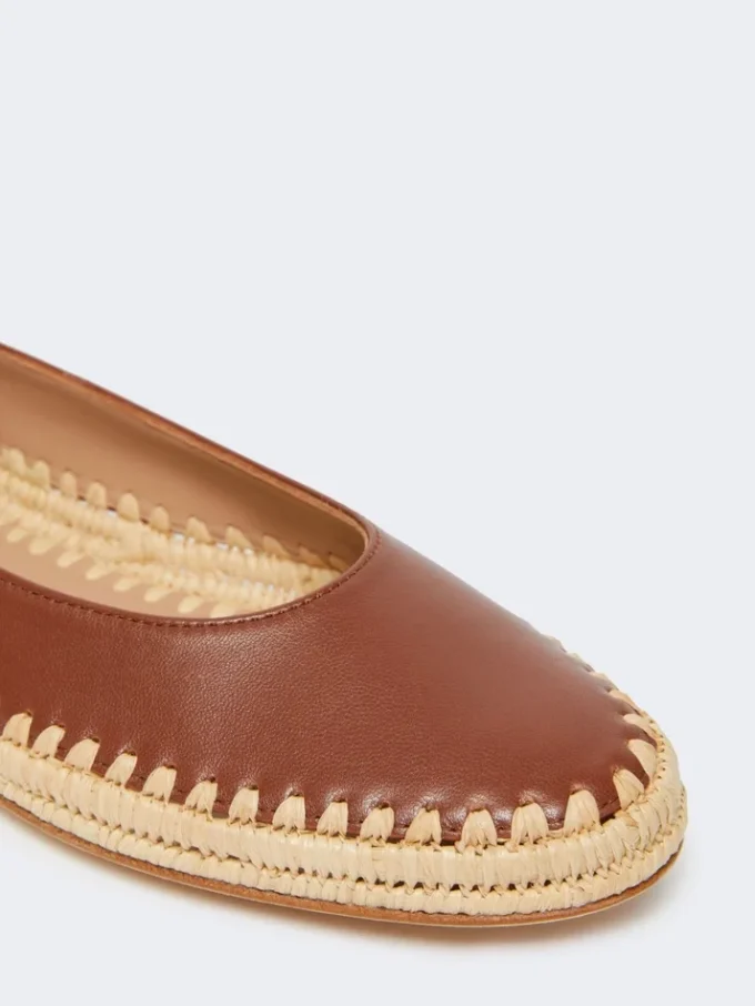 Ballerinaskor i nappa och raffia, tobaksfärgade Ballerinaskor i nappa och raffia, tobaksfärgade