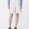 Bermudashorts i bomulls- och linnekanvas, ecru Bermudashorts i bomulls- och linnekanvas, ecru