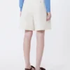 Bermudashorts i bomulls- och linnekanvas, ecru Bermudashorts i bomulls- och linnekanvas, ecru