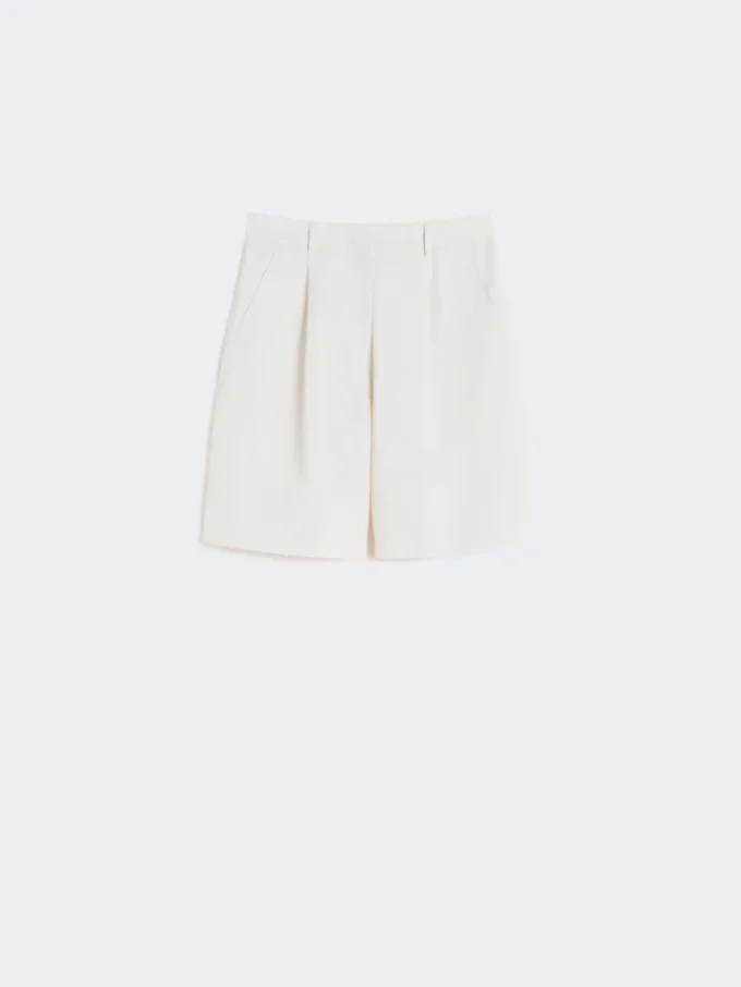 Bermudashorts i bomulls- och linnekanvas, ecru Bermudashorts i bomulls- och linnekanvas, ecru