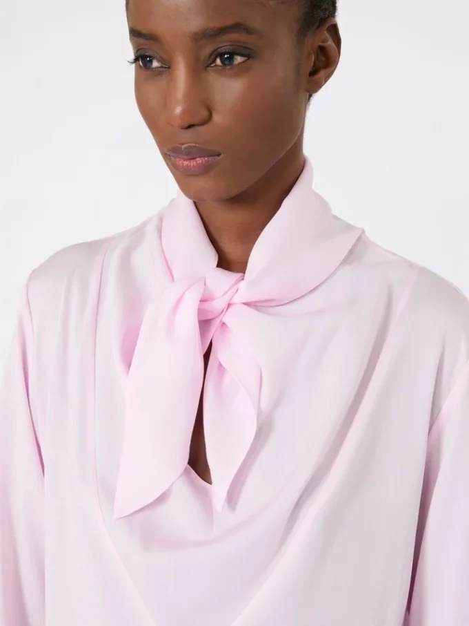 Blus i sidencharmeuse, rosa Blus i sidencharmeuse, rosa