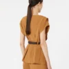 Cady-blus med volanger, karamell Cady-blus med volanger, karamell