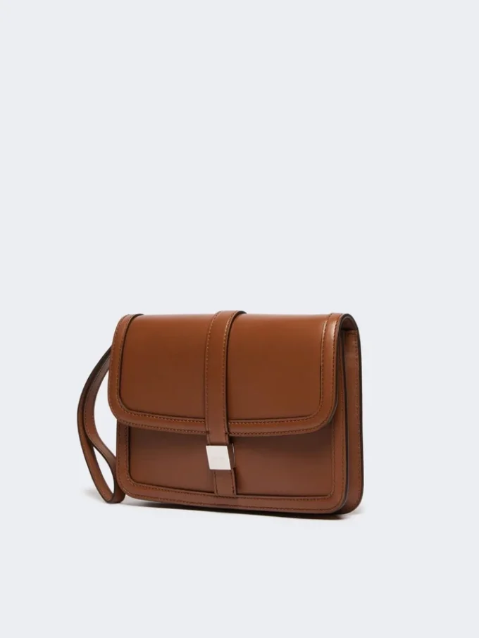 Clutch i slätt läder, tobaksfärgad Clutch i slätt läder, tobaksfärgad