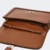 Clutch i slätt läder, tobaksfärgad Clutch i slätt läder, tobaksfärgad