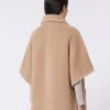 Kappa i teddytyg av alpacka och kashmir, beige Kappa i teddytyg av alpacka och kashmir, beige