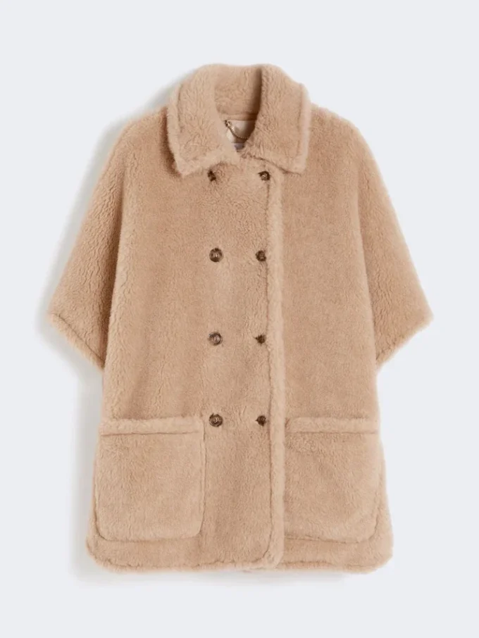 Kappa i teddytyg av alpacka och kashmir, beige Kappa i teddytyg av alpacka och kashmir, beige