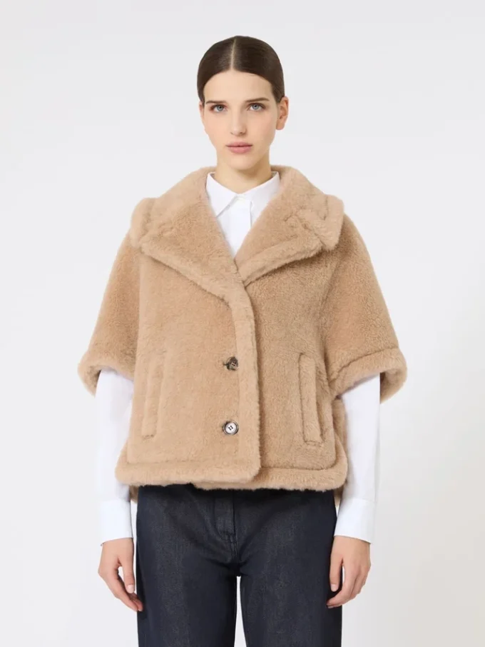 Kappa i teddytyg av alpacka och kashmir med boxig passform, beige Kappa i teddytyg av alpacka och kashmir med boxig passform, beige