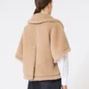 Kappa i teddytyg av alpacka och kashmir med boxig passform, beige Kappa i teddytyg av alpacka och kashmir med boxig passform, beige