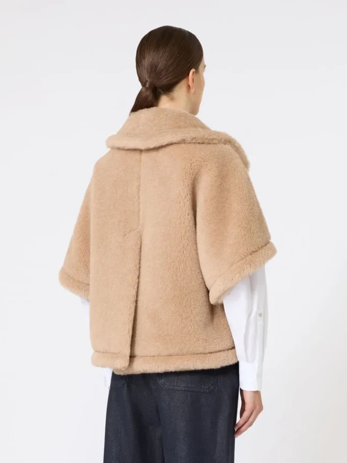 Kappa i teddytyg av alpacka och kashmir med boxig passform, beige Kappa i teddytyg av alpacka och kashmir med boxig passform, beige