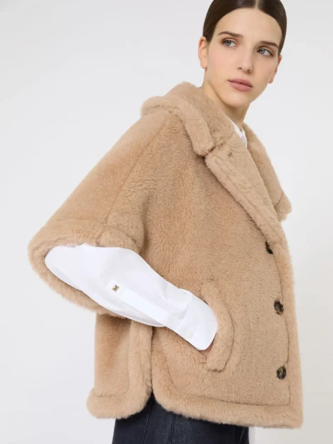 Kappa i teddytyg av alpacka och kashmir med boxig passform, beige Kappa i teddytyg av alpacka och kashmir med boxig passform, beige