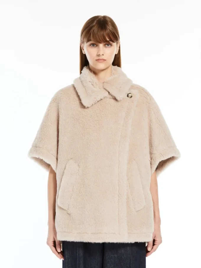 Kappa i teddytyg av alpacka och ull, beige Kappa i teddytyg av alpacka och ull, beige