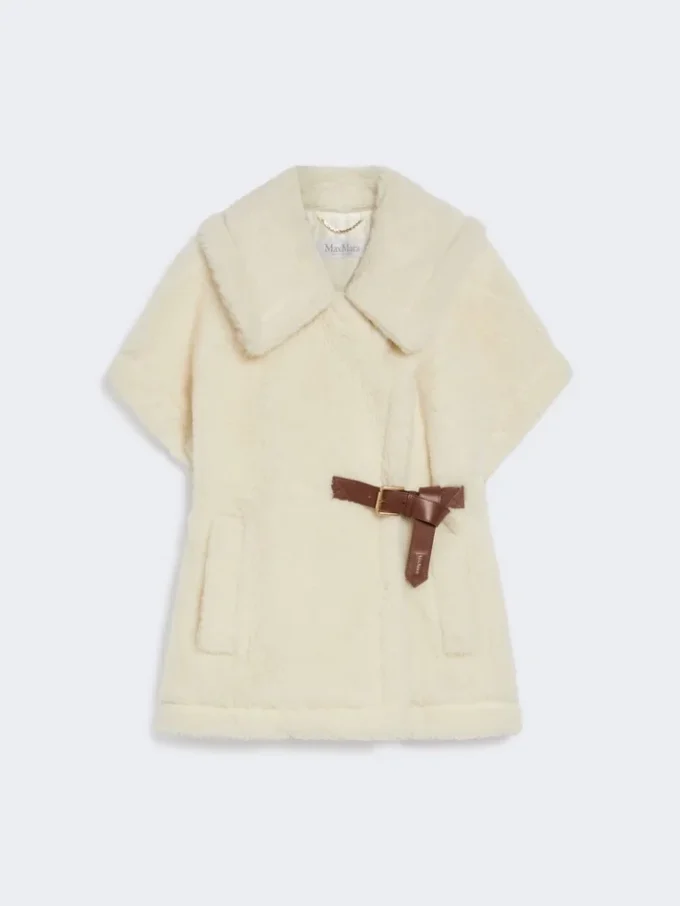 Kappa i teddytyg av alpacka och ull, optiskt vitt Kappa i teddytyg av alpacka och ull, optiskt vitt