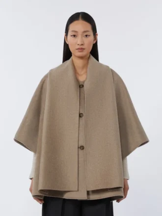 Kashmirkappa med scarfdetalj, gyllenbrun Kashmirkappa med scarfdetalj, gyllenbrun