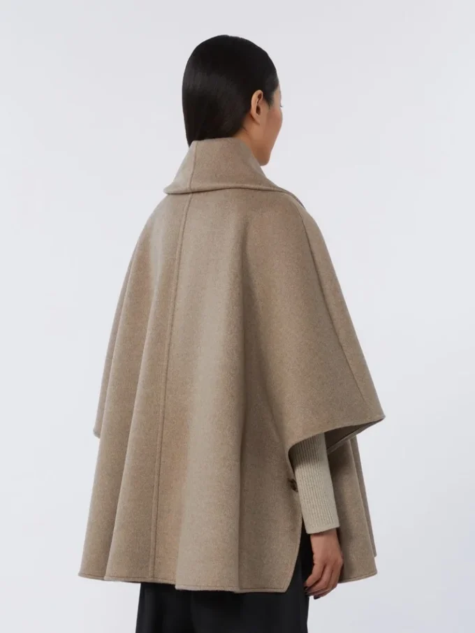 Kashmirkappa med scarfdetalj, gyllenbrun Kashmirkappa med scarfdetalj, gyllenbrun