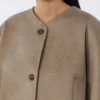 Kashmirkappa med scarfdetalj, gyllenbrun Kashmirkappa med scarfdetalj, gyllenbrun
