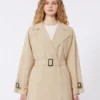 Kort trenchcoat i vattenavvisande canvas, beige Kort trenchcoat i vattenavvisande canvas, beige