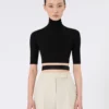 Kort turtleneck i stretchviskos, svart Kort turtleneck i stretchviskos, svart