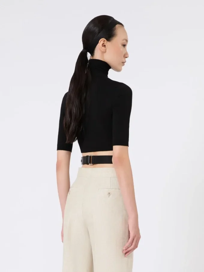 Kort turtleneck i stretchviskos, svart Kort turtleneck i stretchviskos, svart