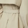 Kort, vattenavvisande trenchcoat i twill, sand Kort, vattenavvisande trenchcoat i twill, sand