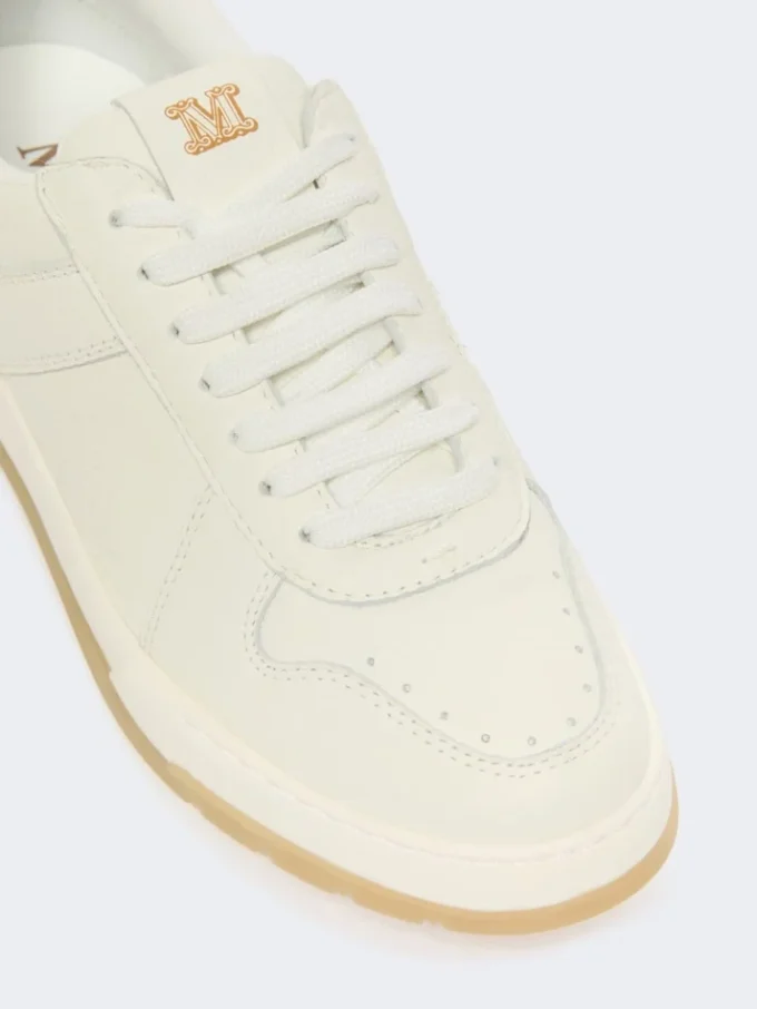 Låga sneakers i tumlat läder, vita Låga sneakers i tumlat läder, vita