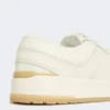 Låga sneakers i tumlat läder, vita Låga sneakers i tumlat läder, vita