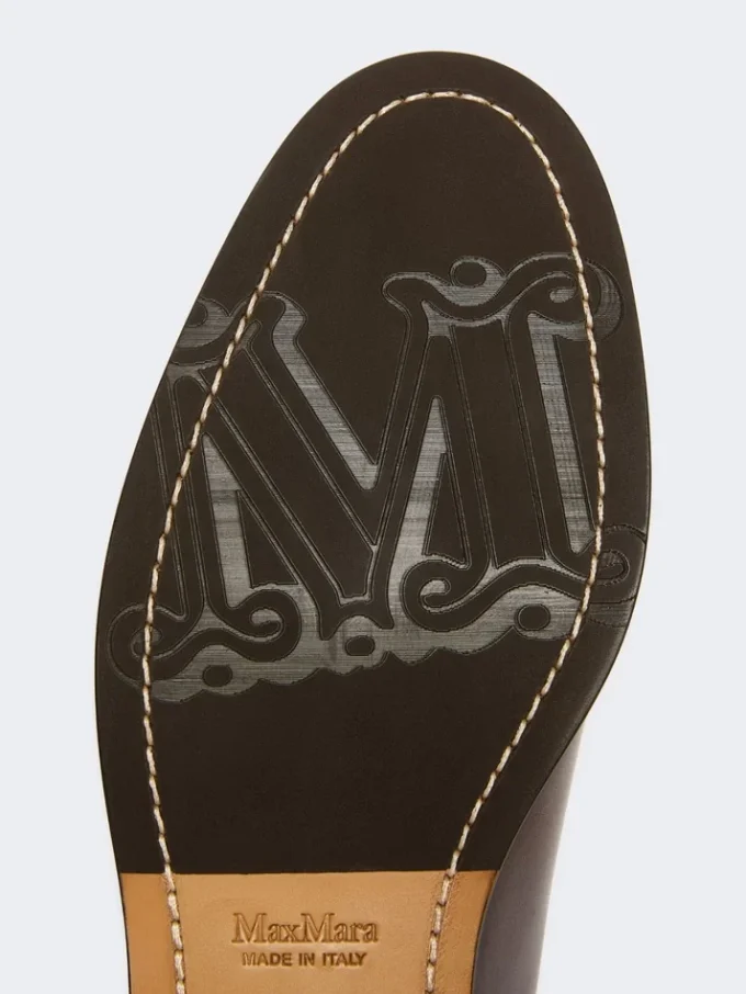 Loafers i läder med tofsar, kakaofärgade Loafers i läder med tofsar, kakaofärgade
