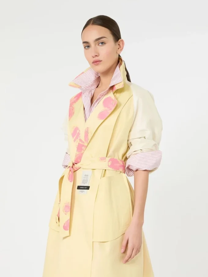 Midi-trenchcoat i mönstrad vattenavvisande gabardin, gul Midi-trenchcoat i mönstrad vattenavvisande gabardin, gul