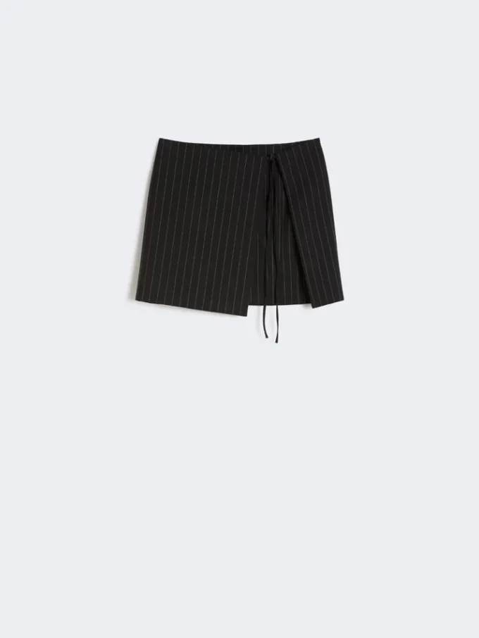 Minikjol i gabardin med smala ränder, svart Minikjol i gabardin med smala ränder, svart