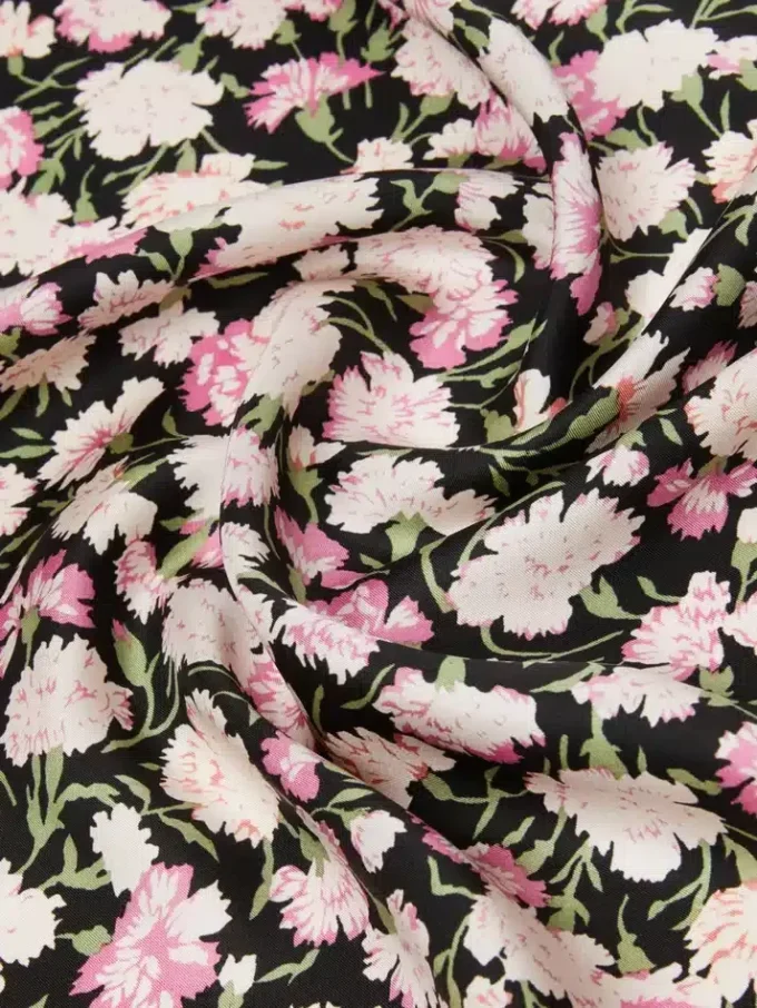 Mönstrad foulard i silketwill, rosa Mönstrad foulard i silketwill, rosa
