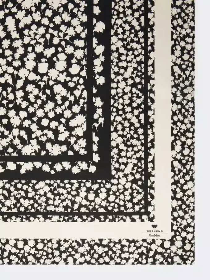 Mönstrad foulard i silketwill, svart Mönstrad foulard i silketwill, svart