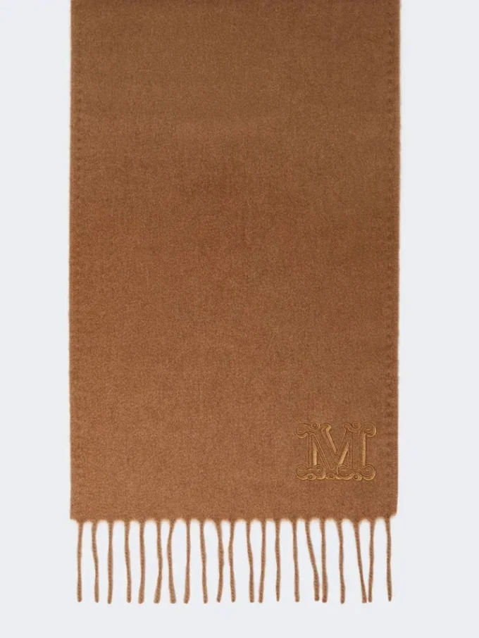 Monogrambroderad kamelstola, kamel