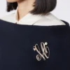 Monogrambrosch med strass, elfenben
