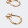 Monogramörhängen i metall, guld Monogramörhängen i metall, guld