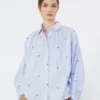 Poplin-skjorta med broderi, ljusblå Poplin-skjorta med broderi, ljusblå