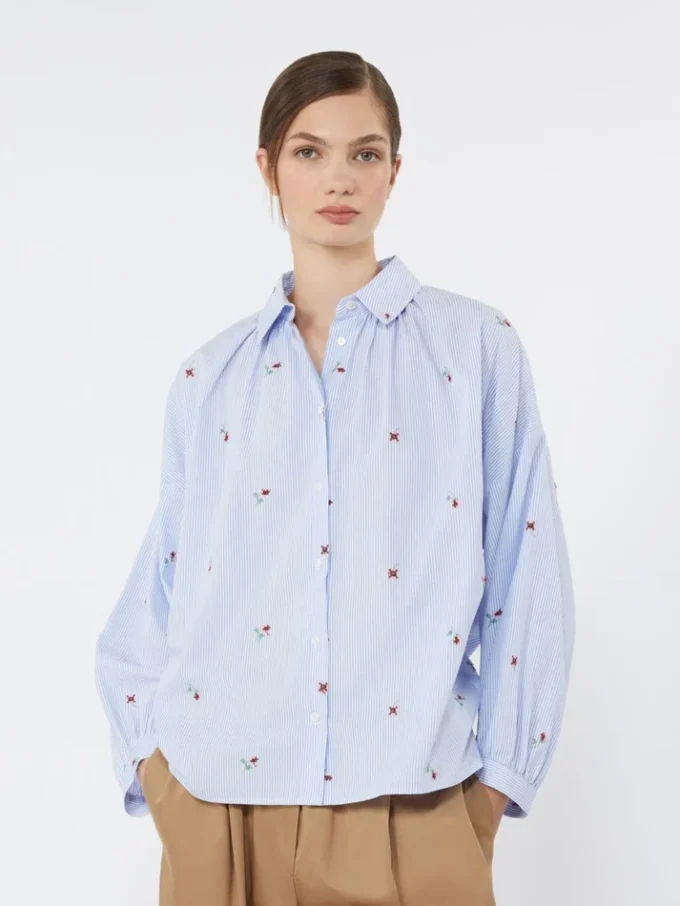 Poplin-skjorta med broderi, ljusblå Poplin-skjorta med broderi, ljusblå
