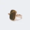 Ring i metall och harts, mörkbrun Ring i metall och harts, mörkbrun