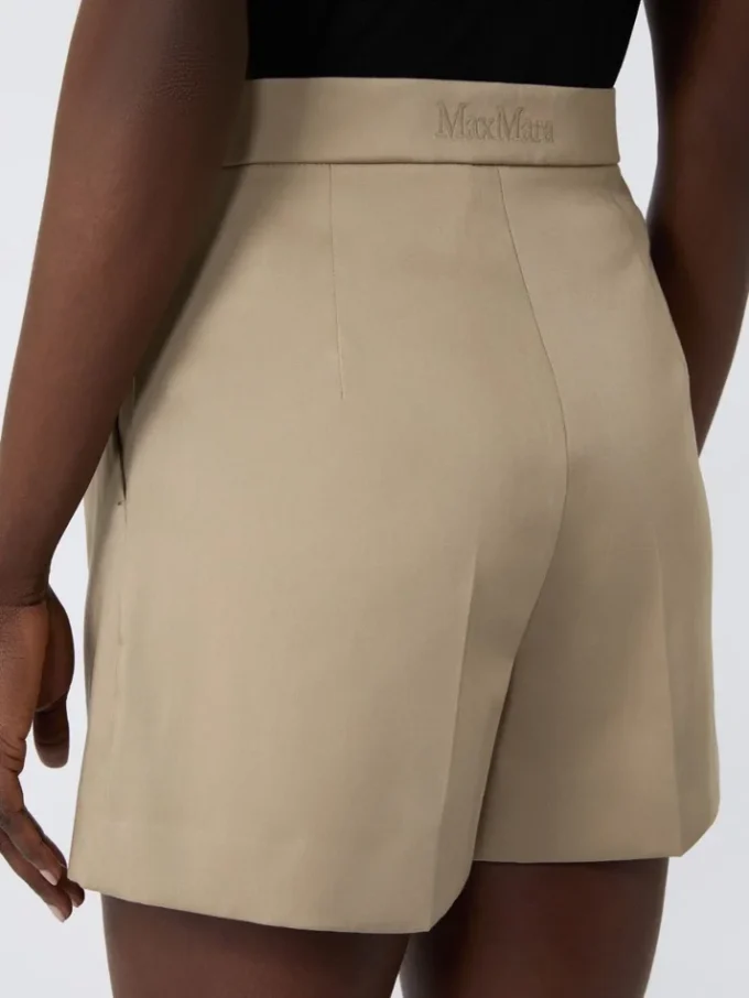 Shorts i stretchig bomullssatin, khaki Shorts i stretchig bomullssatin, khaki