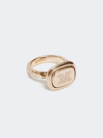 Signetring i metall, guld Signetring i metall, guld