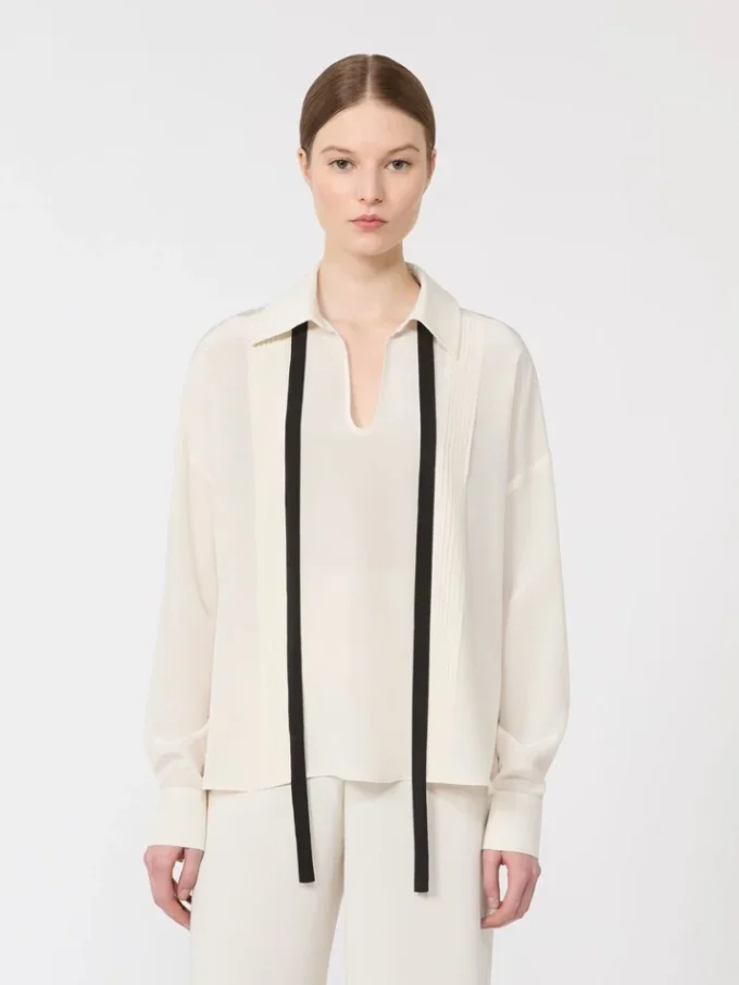 Silkesblus med fluga, beige Silkesblus med fluga, beige