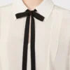 Silkesblus med fluga, beige Silkesblus med fluga, beige