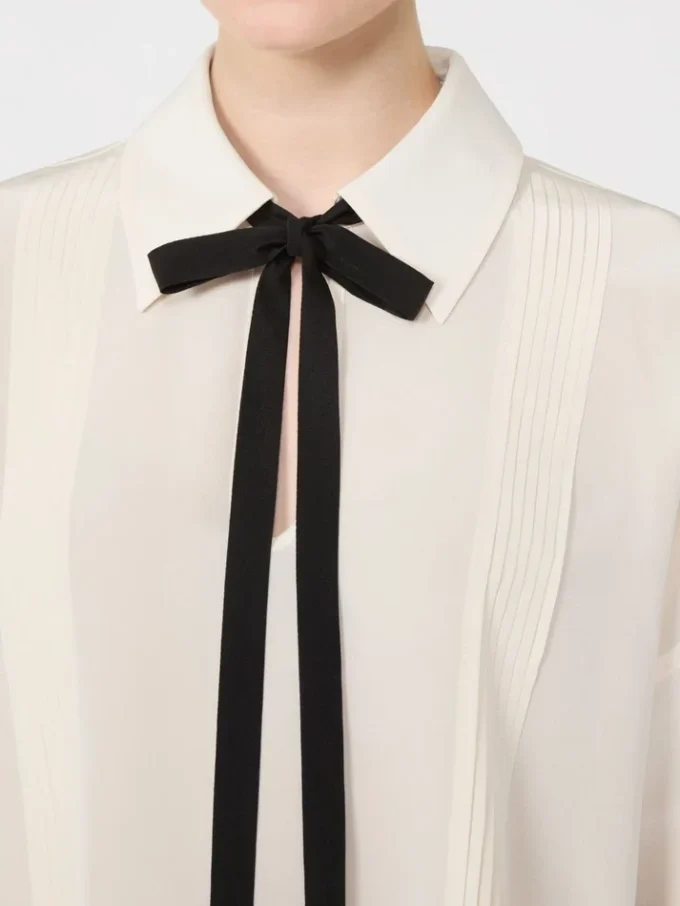 Silkesblus med fluga, beige Silkesblus med fluga, beige