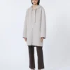 Slim-fit-byxor i belagt tyg, chokladbruna Slim-fit-byxor i belagt tyg, chokladbruna