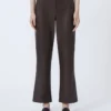 Slim-fit-byxor i belagt tyg, chokladbruna Slim-fit-byxor i belagt tyg, chokladbruna