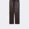 Slim-fit-byxor i belagt tyg, chokladbruna Slim-fit-byxor i belagt tyg, chokladbruna