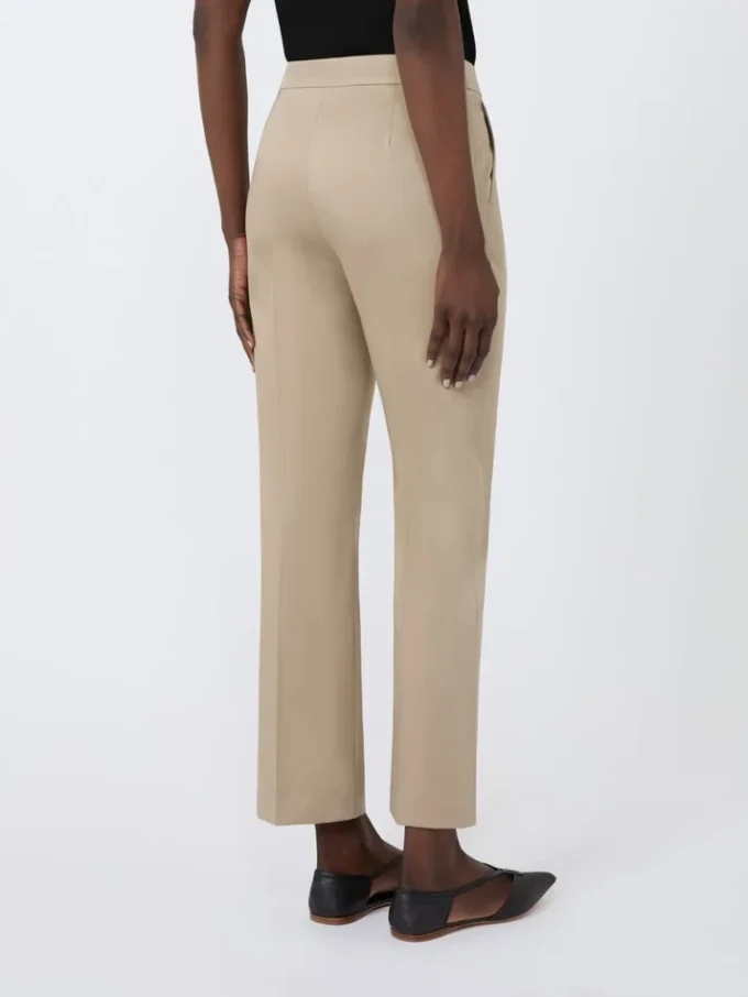 Slim-fit byxor i bomullssatin, khaki