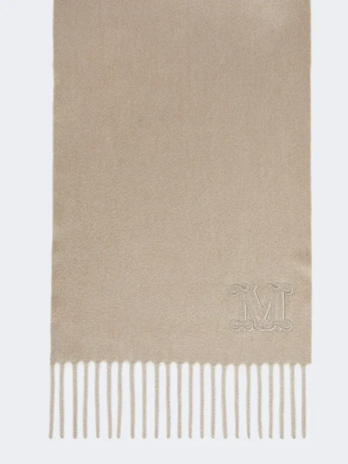Stola i ren kashmir med monogramdetalj, sand Stola i ren kashmir med monogramdetalj, sand
