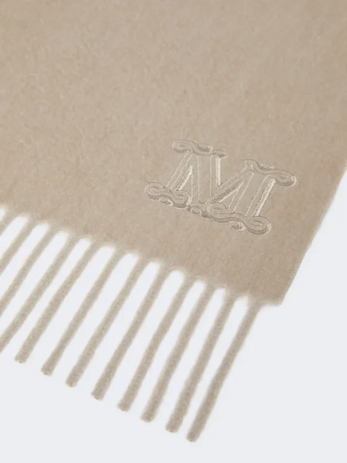 Stola i ren kashmir med monogramdetalj, sand Stola i ren kashmir med monogramdetalj, sand