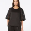 T-shirt i ramiegaze och broderie anglaise, svart T-shirt i ramiegaze och broderie anglaise, svart